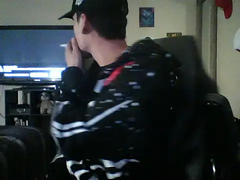 latinosatiro94 online show from December 18, 2025, 6:41 am