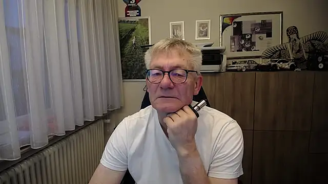 Snapshot of randyandy67 chatting on October 25, 2025, 6:10 am randyandy67 online show from October 25, 2025, 6:10 am