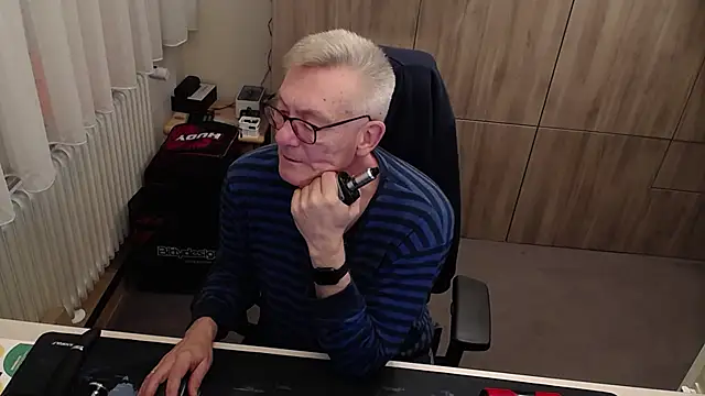 Snapshot of randyandy67 chatting on November 4, 2025, 9:03 pm randyandy67 online show from November 4, 2025, 9:03 pm