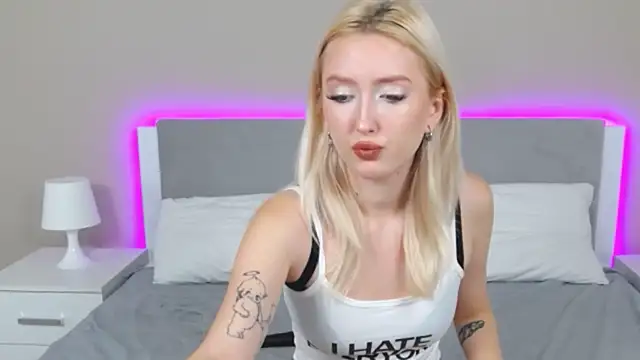 MarianeSun online show from September 11, 2025, 4:12 am