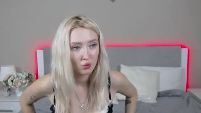 MarianeSun online show from October 7, 2025, 4:09 am