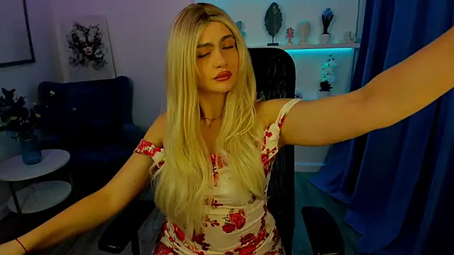 Snapshot of LeslieMineg chatting on September 22, 2025, 11:34 am LeslieMineg online show from September 22, 2025, 11:34 am