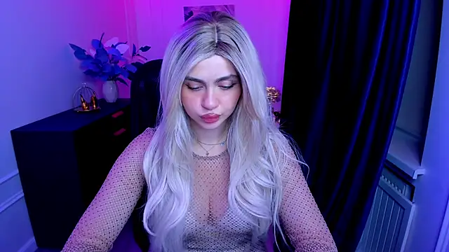 Snapshot of LeslieMineg chatting on September 26, 2025, 7:51 pm LeslieMineg online show from September 26, 2025, 7:51 pm