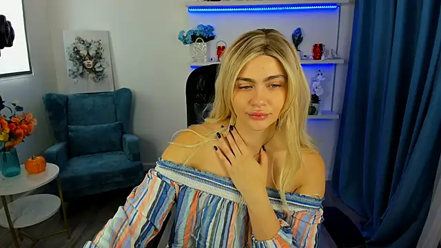 Snapshot of LeslieMineg chatting on October 18, 2025, 7:36 pm LeslieMineg online show from October 18, 2025, 7:36 pm