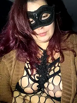Snapshot of Saphyra_Secret chatting on October 19, 2025, 10:21 pm Saphyra Secret online show from October 19, 2025, 10:21 pm