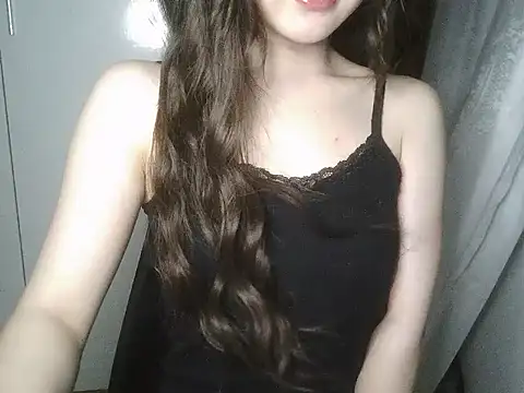 Snapshot of Annabelle-e chatting on May 17, 2026, 7:32 pm Annabelle-e online show from May 17, 2026, 7:32 pm