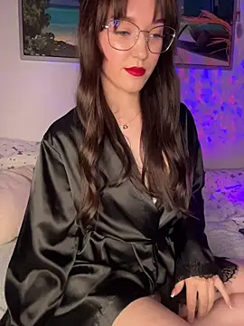 Snapshot of Veliora chatting on May 13, 2026, 5:43 pm Veliora online show from May 13, 2026, 5:43 pm
