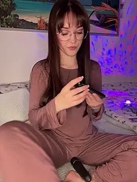 Snapshot of Veliora chatting on May 15, 2026, 7:10 pm Veliora online show from May 15, 2026, 7:10 pm