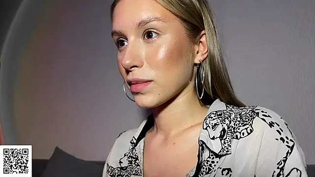 ElysiaXo online show from October 22, 2025, 9:36 pm