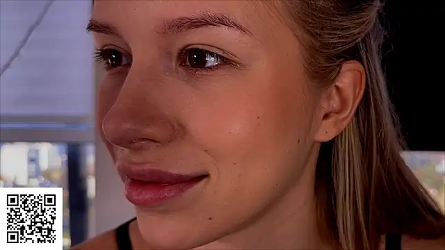 ElysiaXo online show from November 7, 2025, 12:16 pm