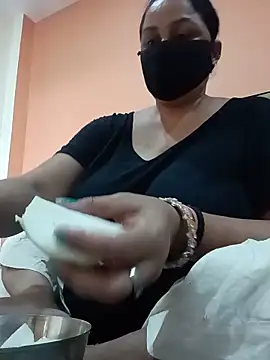 Rakhi sawant143 online show from June 10, 2026, 3:18 am