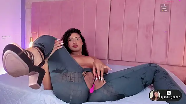 agatha jener online show from September 12, 2025, 1:44 pm