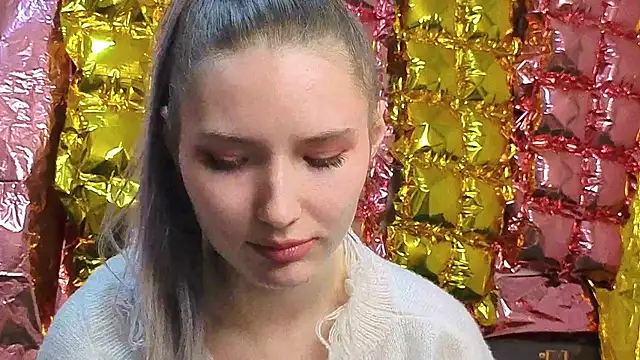 Snapshot of _kikiclark__ chatting on April 16, 2026, 9:39 pm kikiclark online show from April 16, 2026, 9:39 pm
