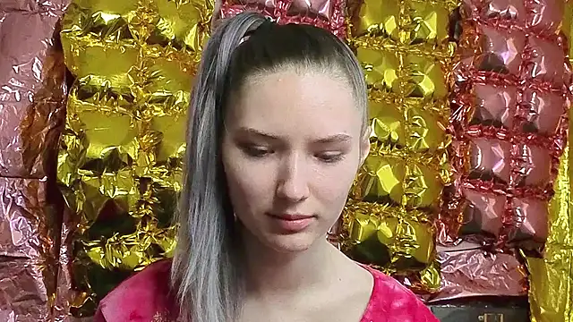 Snapshot of _kikiclark__ chatting on April 17, 2026, 1:25 pm kikiclark online show from April 17, 2026, 1:25 pm