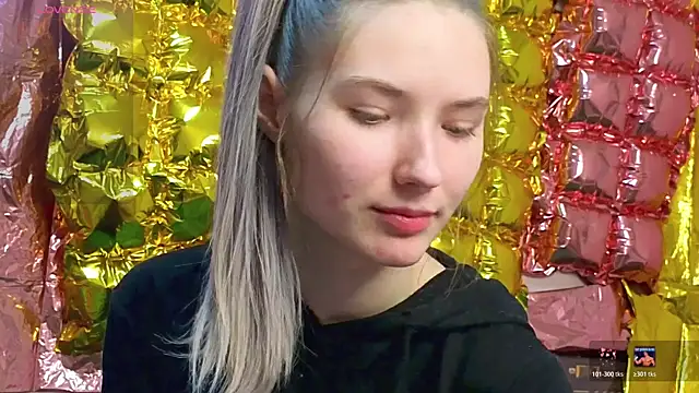 Snapshot of _kikiclark__ chatting on April 19, 2026, 8:11 pm kikiclark online show from April 19, 2026, 8:11 pm