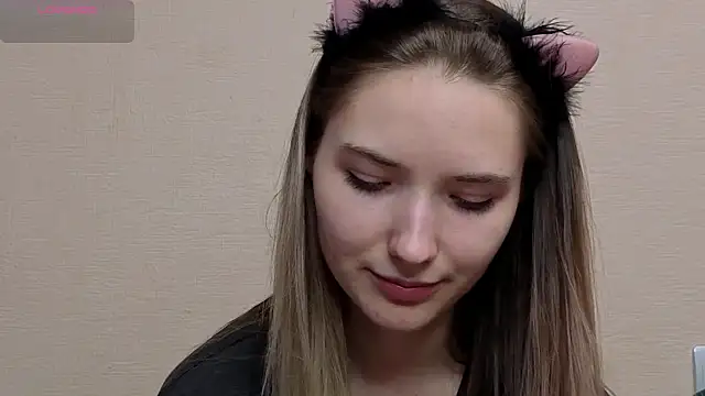 Snapshot of _kikiclark__ chatting on May 6, 2026, 8:14 pm kikiclark online show from May 6, 2026, 8:14 pm