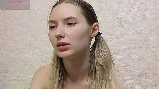 Snapshot of _kikiclark__ chatting on May 24, 2026, 8:14 pm kikiclark online show from May 24, 2026, 8:14 pm