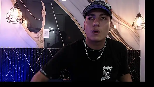 Snapshot of ActiSain chatting on October 1, 2025, 3:45 am ActiSain online show from October 1, 2025, 3:45 am