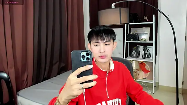 xxxhugecocktwinkxxx online show from October 5, 2025, 5:00 pm