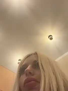 Steffi Snowbunny online show from June 25, 2026, 8:13 pm