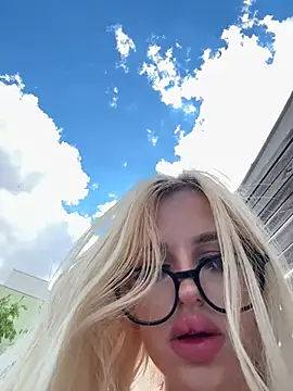 Steffi Snowbunny online show from July 11, 2026, 1:14 pm