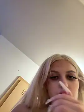 Steffi Snowbunny online show from July 18, 2026, 6:23 pm
