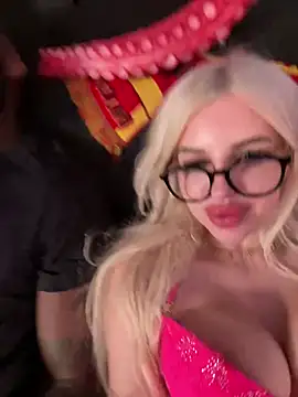 Steffi Snowbunny online show from July 29, 2026, 9:46 pm