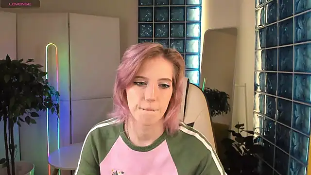 MoonlitAsuna online show from September 11, 2025, 1:44 pm