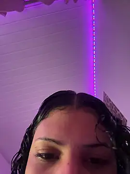 luluzinhax online show from June 22, 2026, 2:57 am