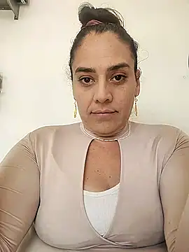 Snapshot of denissebombon chatting on February 11, 2026, 7:41 pm denissebombon online show from February 11, 2026, 7:41 pm