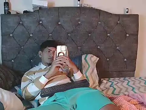 logan willyams  online show from October 12, 2025, 1:26 am