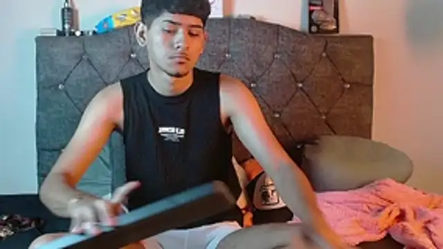 logan willyams  online show from October 21, 2025, 5:08 am