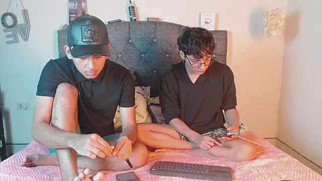 logan willyams  online show from October 30, 2025, 4:03 am