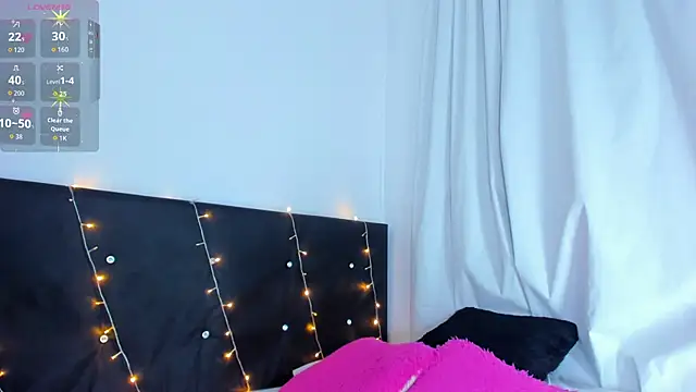 Danaa moore  online show from October 12, 2025, 3:49 am