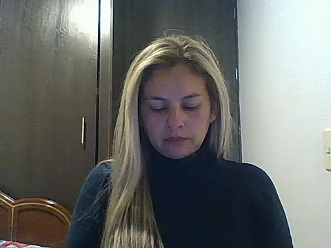 Snapshot of Valery__Rouse_ chatting on September 19, 2025, 3:52 am Valery Rouse online show from September 19, 2025, 3:52 am