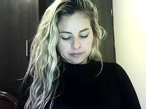 Snapshot of Valery__Rouse_ chatting on November 22, 2025, 3:27 am Valery Rouse online show from November 22, 2025, 3:27 am