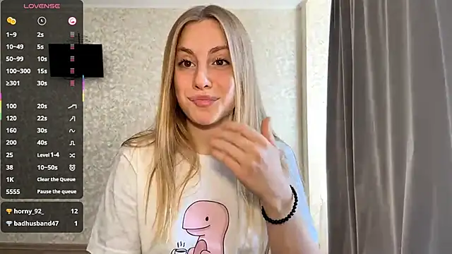 DreamyOlivia online show from September 14, 2025, 10:25 am