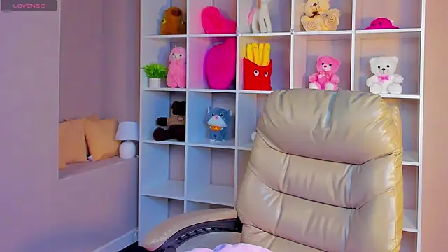 Snapshot of Lynn_Martin chatting on September 30, 2025, 1:10 am Lynn Martin online show from September 30, 2025, 1:10 am