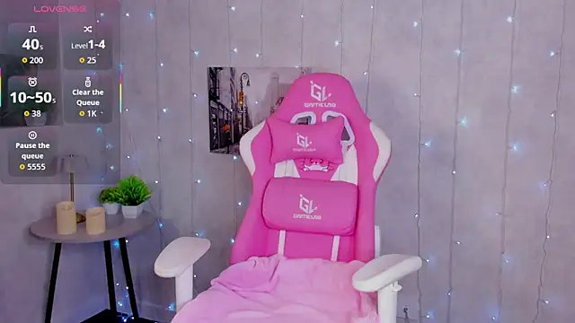 Snapshot of Lynn_Martin chatting on October 25, 2025, 1:02 am Lynn Martin online show from October 25, 2025, 1:02 am