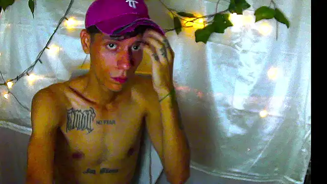 Snapshot of Crxxxsh chatting on September 20, 2025, 7:15 pm Crxxxsh online show from September 20, 2025, 7:15 pm