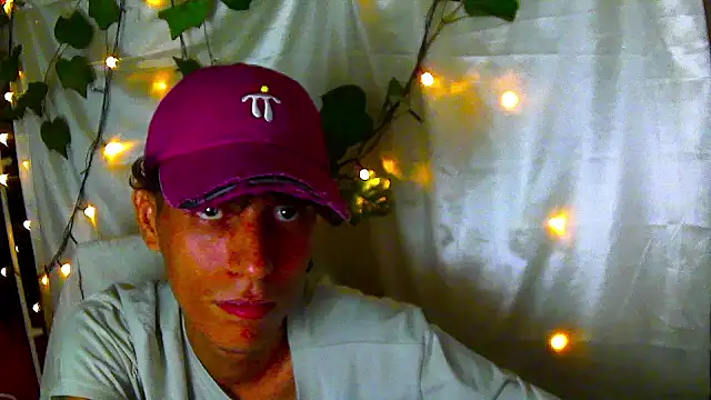 Snapshot of Crxxxsh chatting on September 21, 2025, 7:21 am Crxxxsh online show from September 21, 2025, 7:21 am