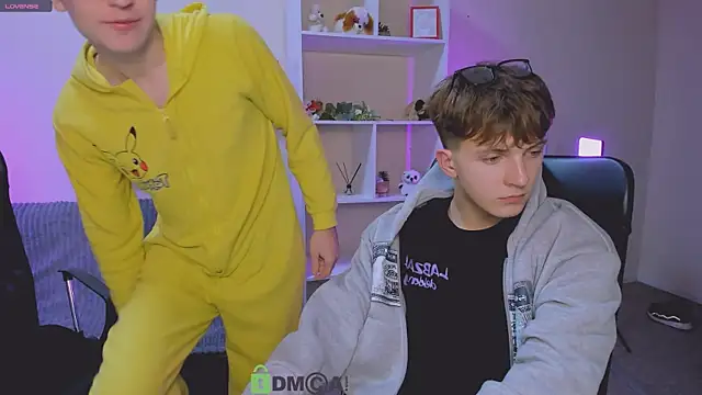 travis wolf  online show from October 11, 2025, 7:12 pm