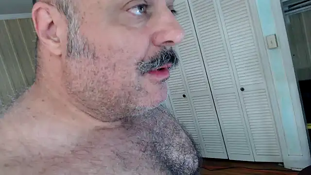 Snapshot of bullmusclejoe chatting on March 18, 2026, 12:19 pm bullmusclejoe online show from March 18, 2026, 12:19 pm