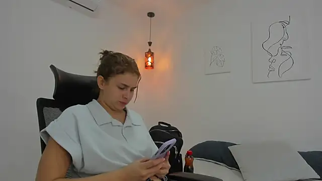 Snapshot of kaylajhonnes6 chatting on October 16, 2025, 2:51 pm kaylajhonnes6 online show from October 16, 2025, 2:51 pm