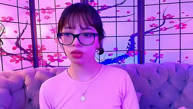 Snapshot of Sweet_1Angel chatting on October 4, 2025, 12:14 pm Sweet 1Angel online show from October 4, 2025, 12:14 pm
