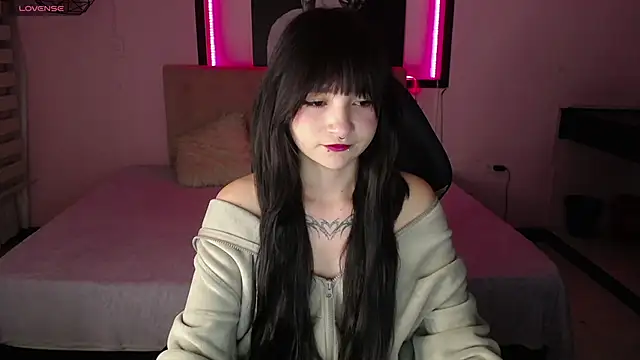  Charlotte Collins  online show from January 9, 2026, 2:09 pm