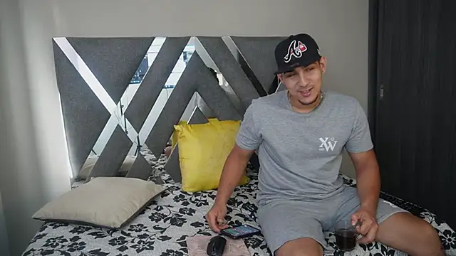 massimo vidal  online show from September 24, 2025, 12:30 pm