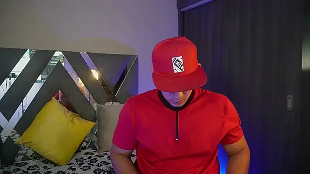 massimo vidal  online show from September 28, 2025, 3:01 am