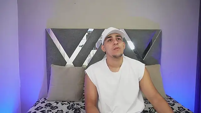 massimo vidal  online show from October 1, 2025, 12:22 pm