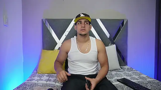 massimo vidal  online show from October 11, 2025, 2:55 am